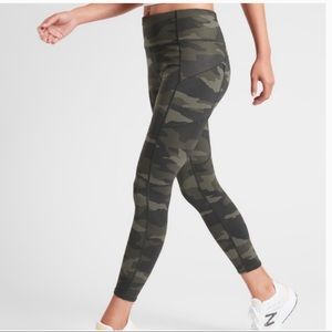 Athleta Contender Camo 7/8 Leggings